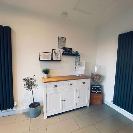 Clover Cottage Beeley ภายนอก รูปภาพ